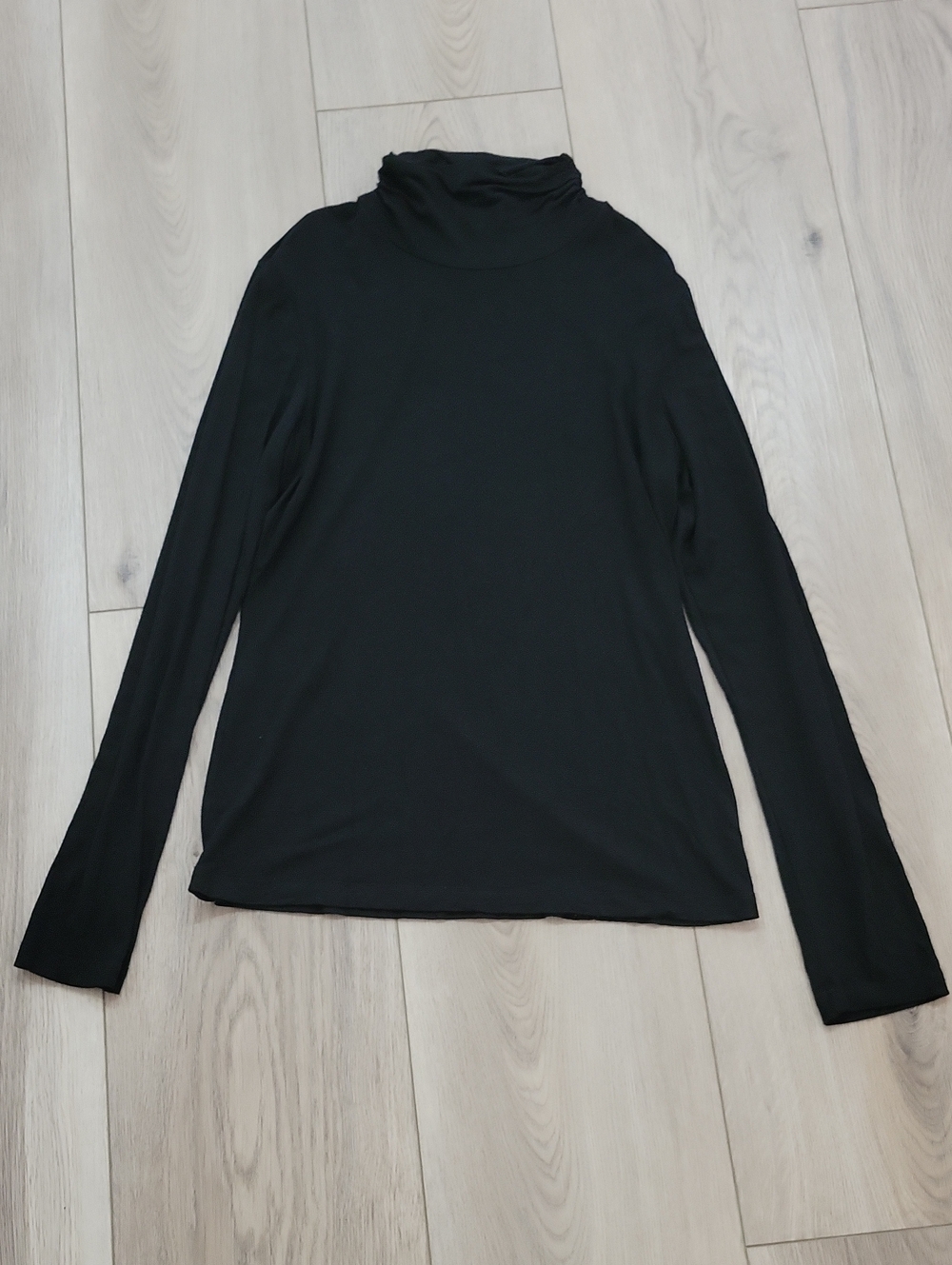 Spense Black Long-Sleeve Turtleneck Top